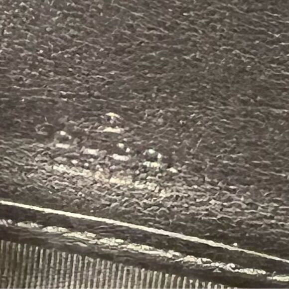 Authentic GUCCI Zippy Sima Leather Wallet - Picture 5 of 8